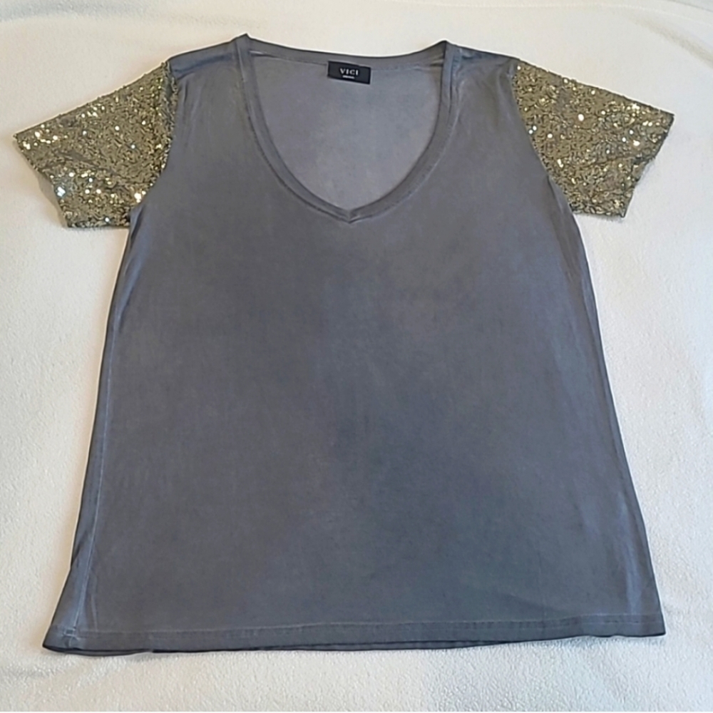 NWOT Vici V-Neck Top with Gold Sequins Sleeve
